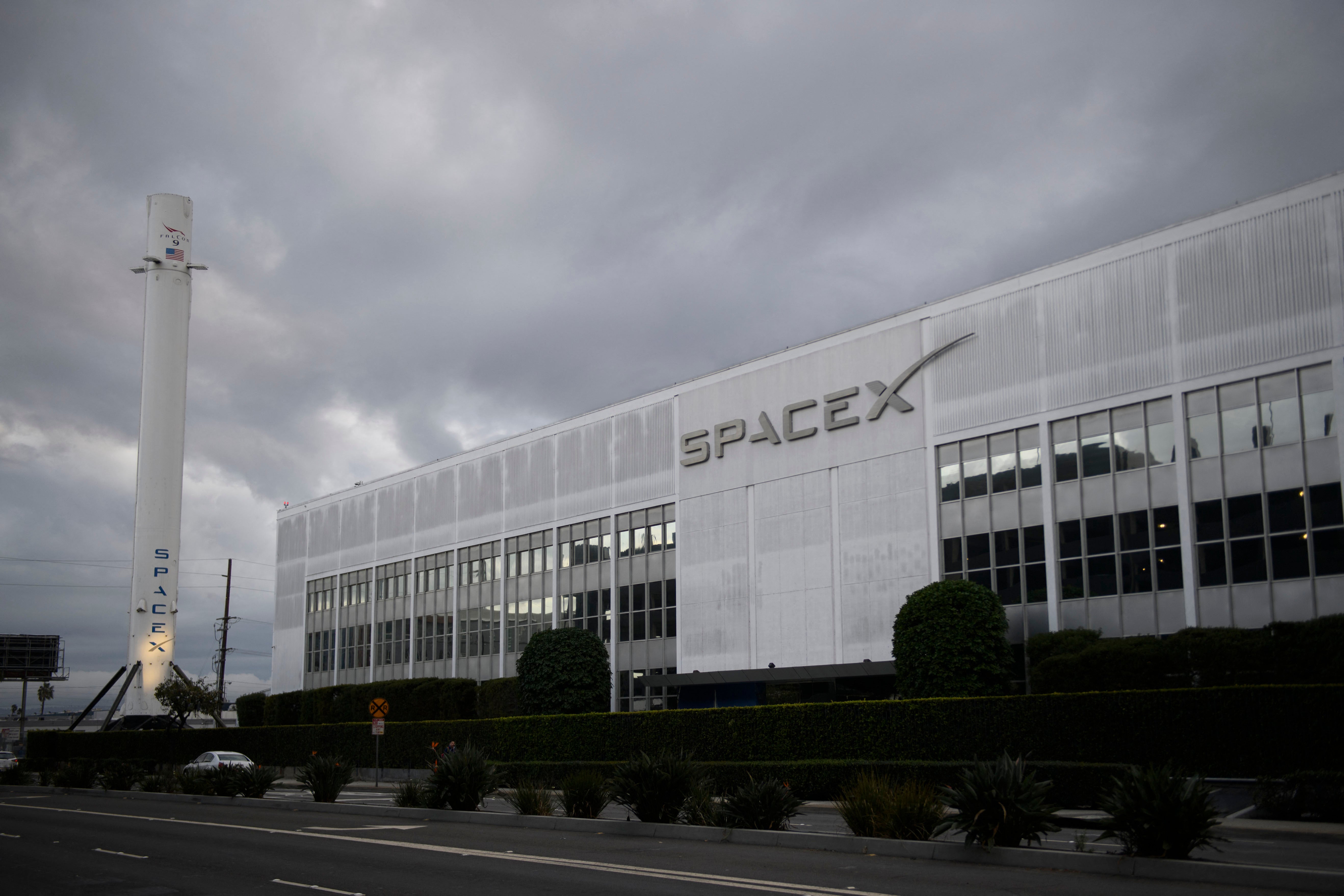 Markert trabajó en las instalaciones de SpaceX en Hawthorne, California. Ahora está siendo demandado una vez que supuestamente fue dado de alta por los informes de lo que dice, fueron las deficiencias en las prácticas de seguridad de la compañía.