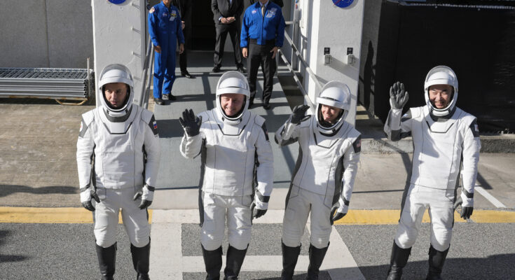 Astronauts ready for launch