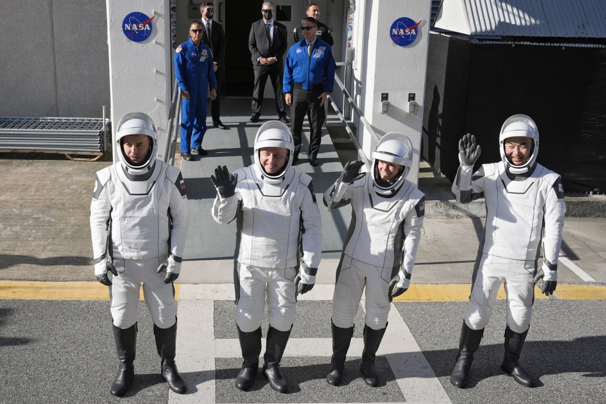 Astronautas listos para lanzar