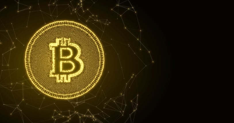 Logotipo de Bitcoin en ficha de oro.