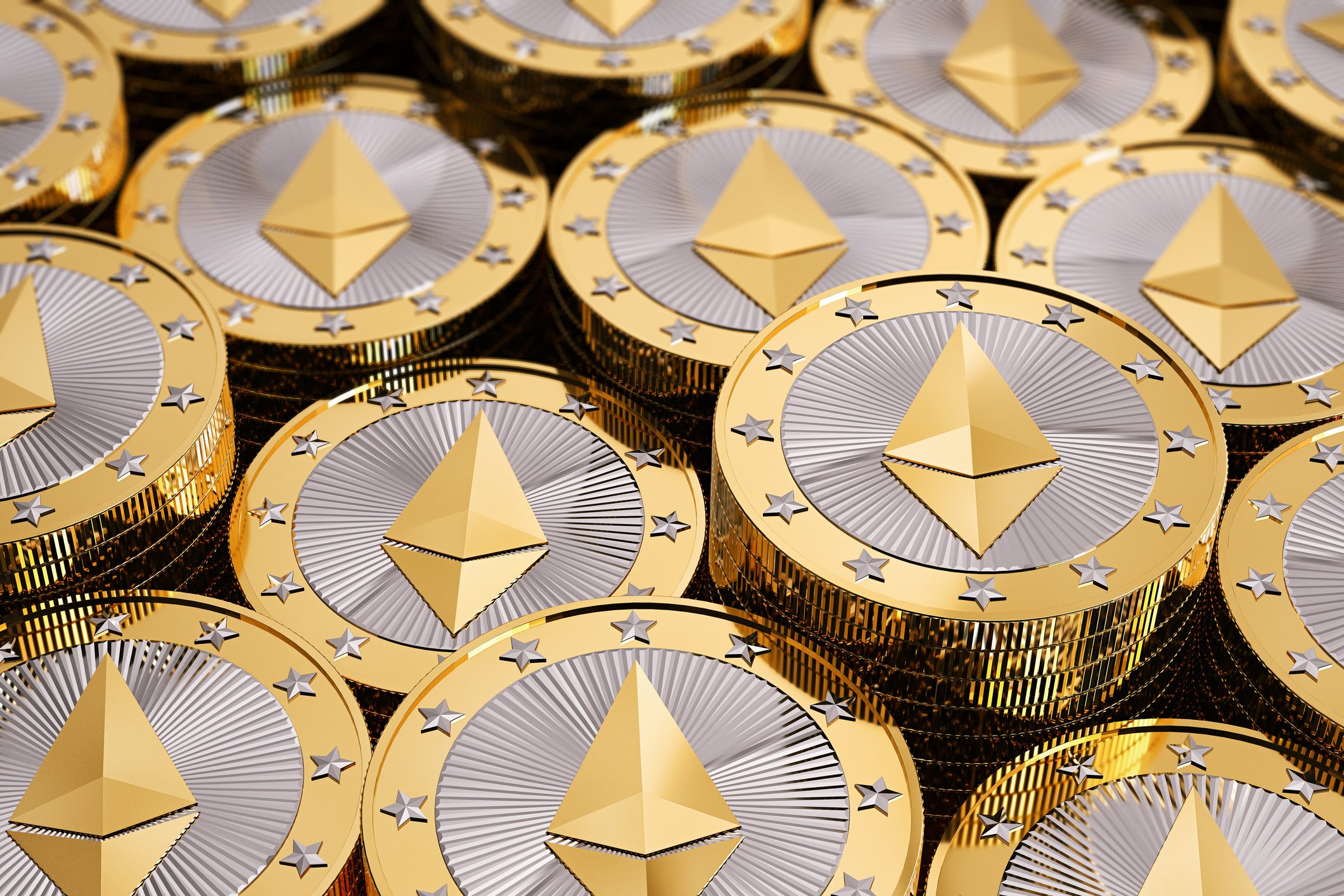 Había una pila de monedas junto con un logotipo de Ethereum en relieve.