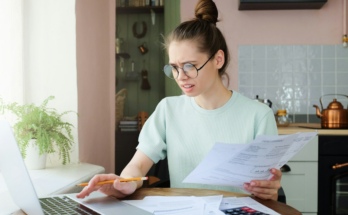 inflation, wages, economy, paycheck to paycheck