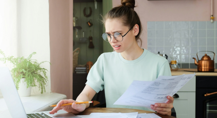 inflation, wages, economy, paycheck to paycheck
