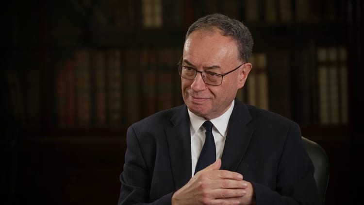 Bailey: La solidez de la economía mundial ha superado las expectativas