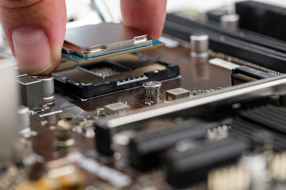 Bancos Micron (MU) en el proceso de aumentar los precios de la memoria; La UBS acaba de aumentar su objetivo