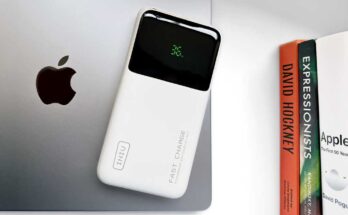 Iniu P64 140W 25K Power Bank on MacBook