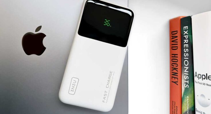 Iniu P64 140W 25K Power Bank on MacBook
