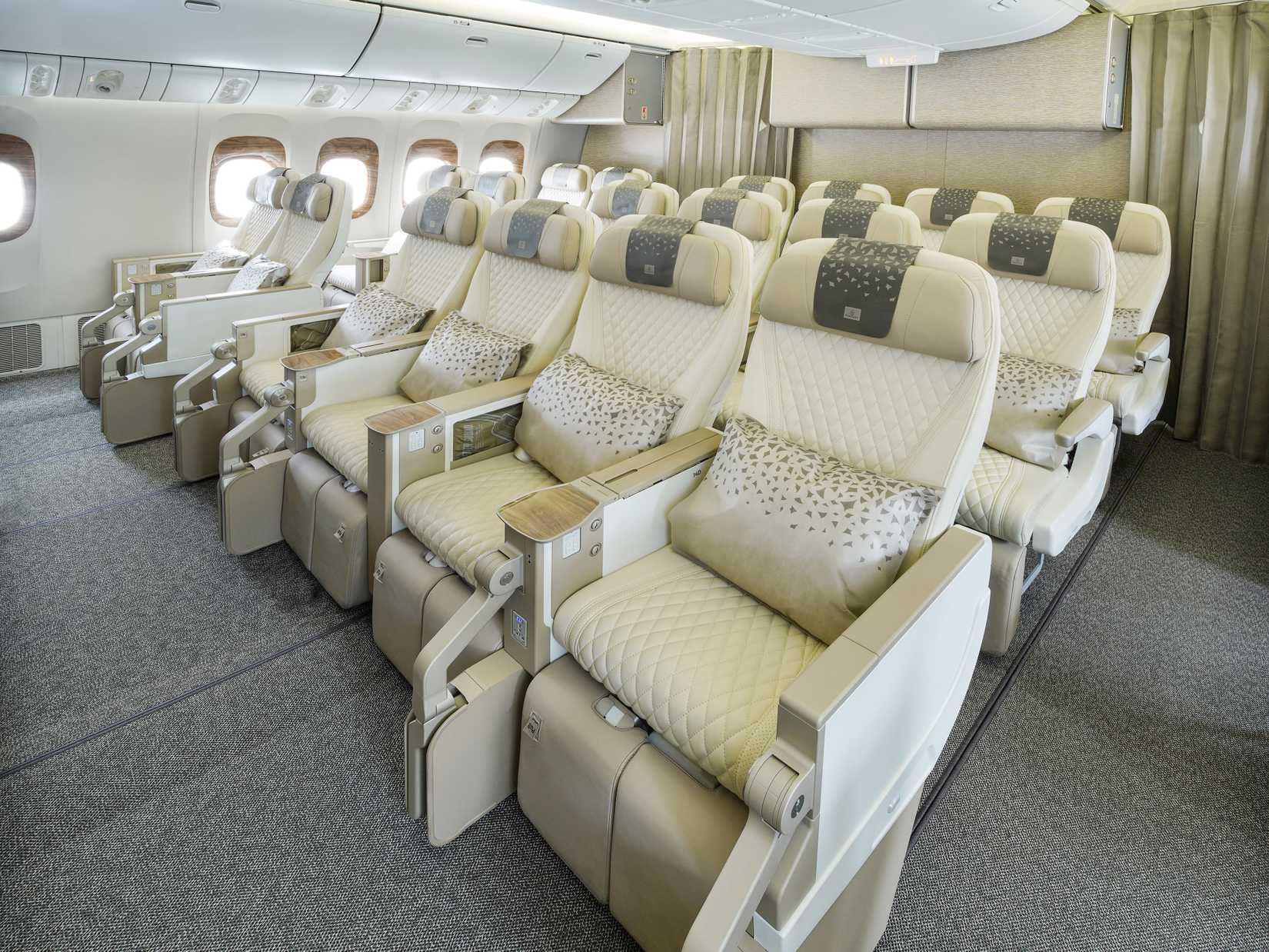 Economía superior en el Emirates 777-300ER modernizado