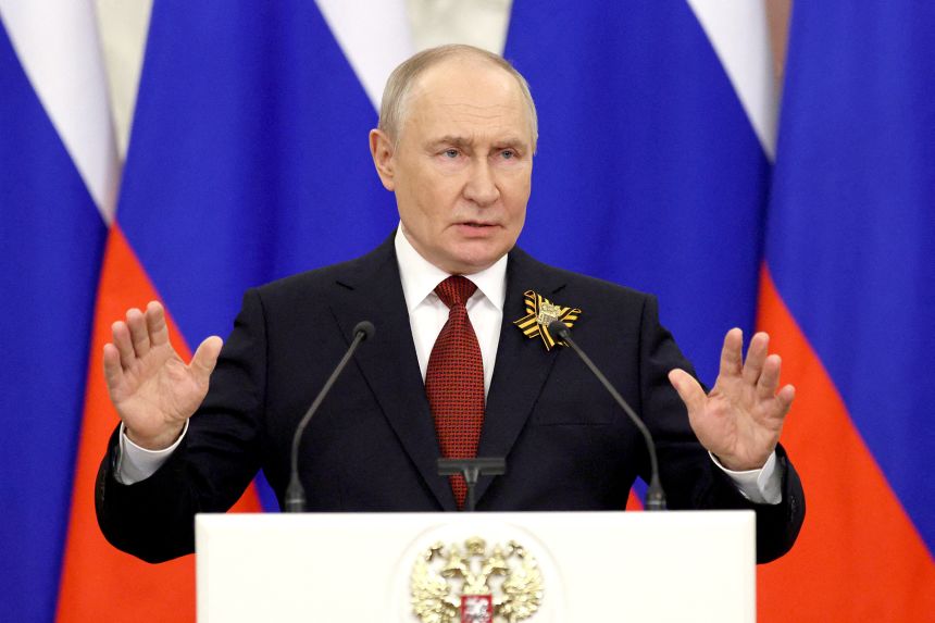 El presidente ruso Vladimir Putin habla en una conferencia de prensa en Moscú, Rusia, el 9 de mayo.