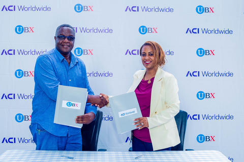 De izquierda a derecha: Seronga Wangwe, directora general y directora ejecutiva de UBX Tanzania Limited; Firehiwot Ayele, ejecutivo senior de cuentas - África Oriental, ACI Worldwide